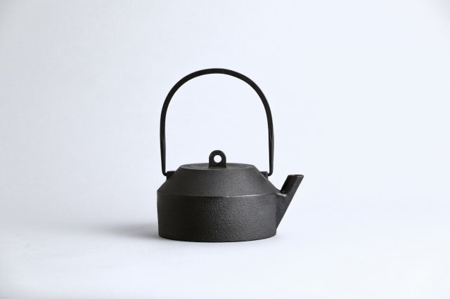 iron kettle-S-VK　(南部鉄瓶 S ＶＫ) 　iwatemo（イワテモ）の商品写真